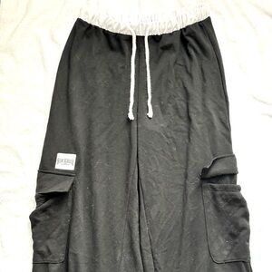 Black Baggy Cargo Pants Straight Leg NEVER WORN Size Small US 4